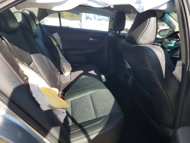 2015 TOYOTA CAMRY SE  
