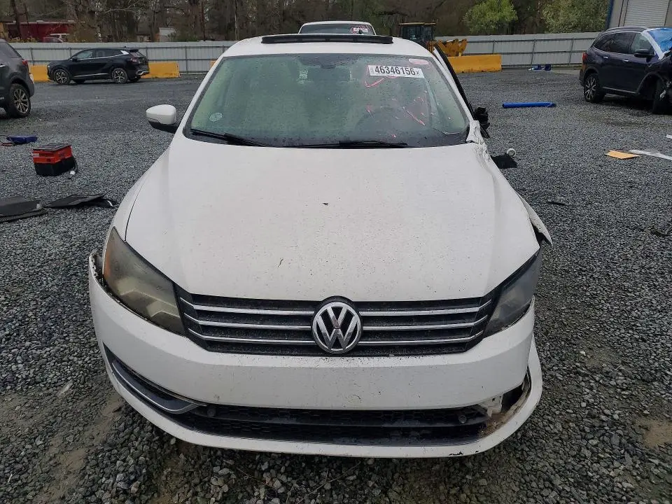 2013 VOLKSWAGEN PASSAT SE  