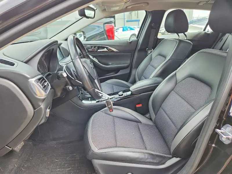 2019 INFINITI QX30 LUXE  