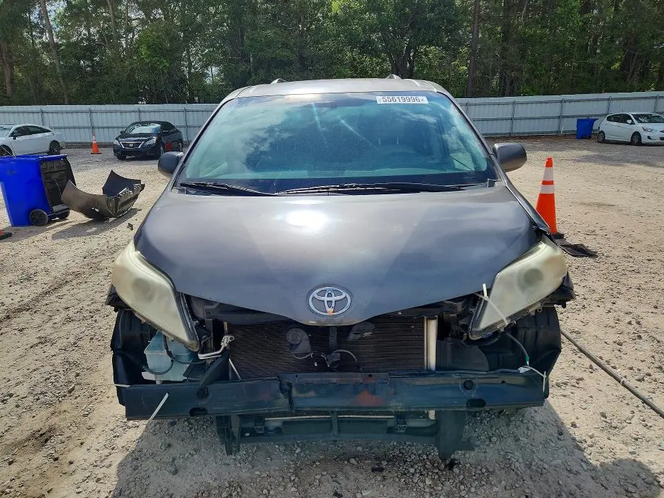 2012 TOYOTA SIENNA LE  