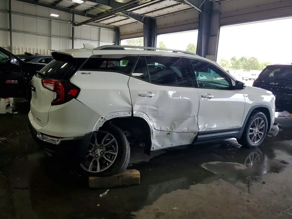2023 GMC TERRAIN SLT  