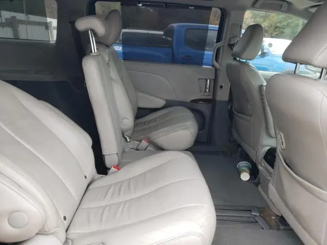2014 TOYOTA SIENNA XLE  