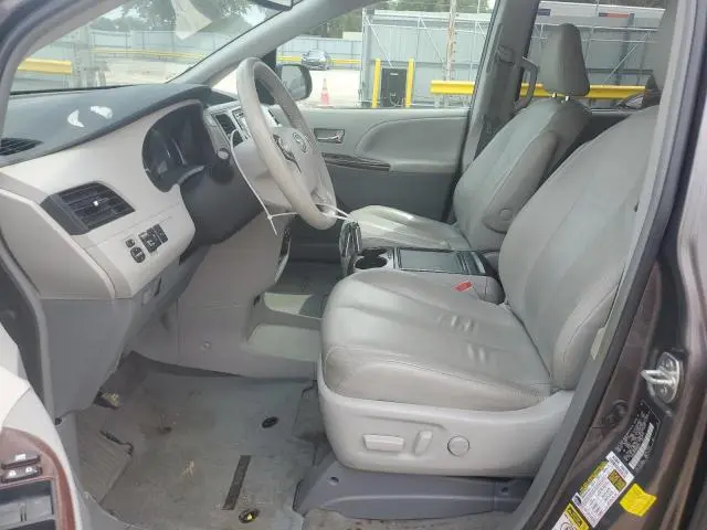 2013 TOYOTA SIENNA XLE  