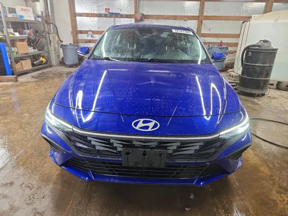 2024 HYUNDAI ELANTRA SE  