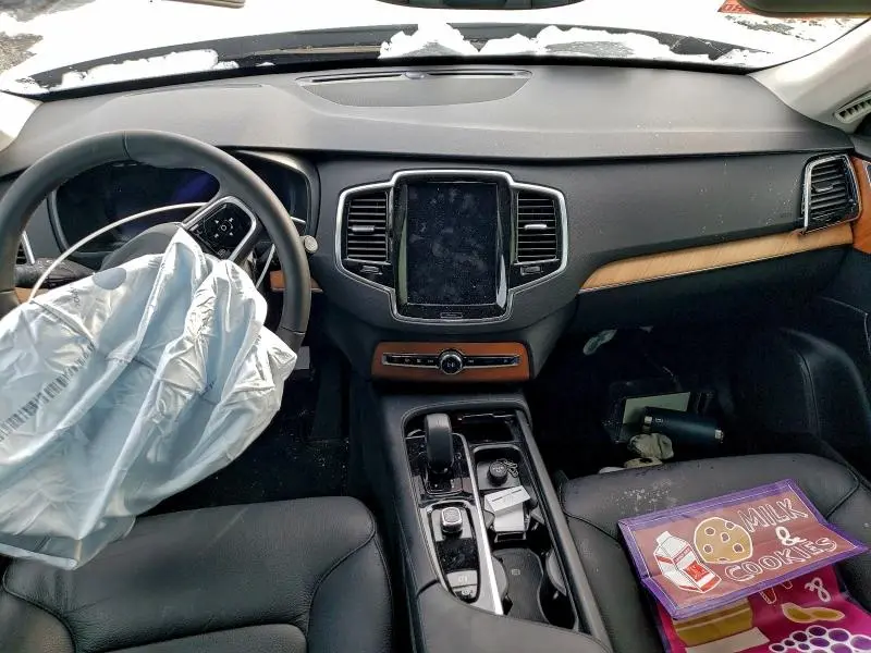 2024 VOLVO XC90 PLUS  