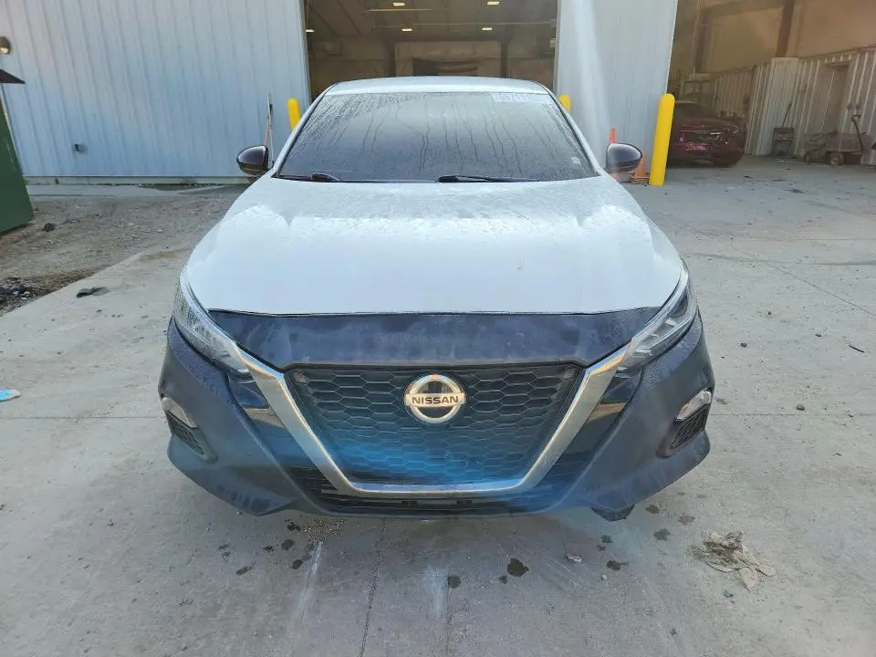 2019 NISSAN ALTIMA SR  