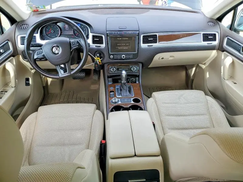 2016 VOLKSWAGEN TOUAREG SPORT  