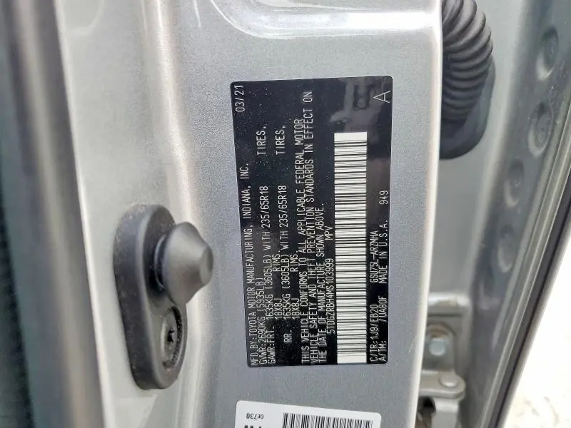 2021 TOYOTA HIGHLANDER XLE  