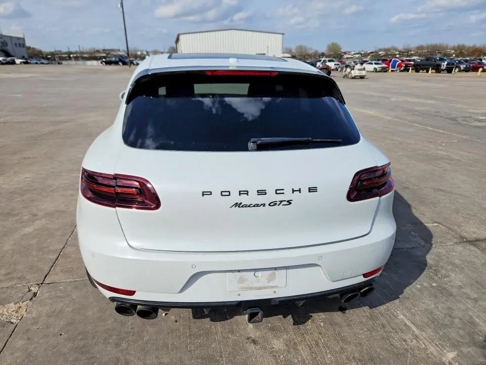 2018 PORSCHE MACAN   