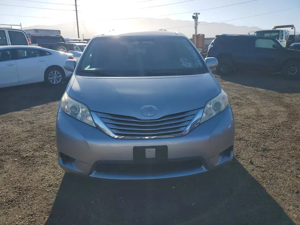 2016 TOYOTA SIENNA   