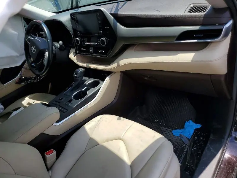 2020 TOYOTA HIGHLANDER XLE  