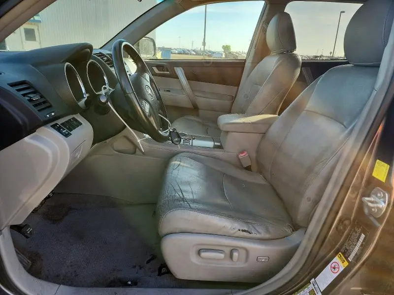 2010 TOYOTA HIGHLANDER SE  