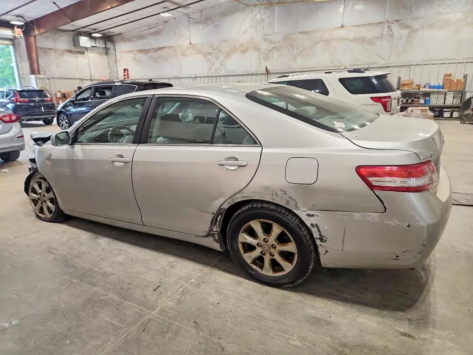 2011 TOYOTA CAMRY LE V6  
