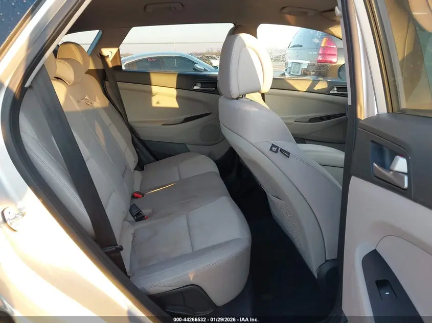 2018 HYUNDAI TUCSON SE