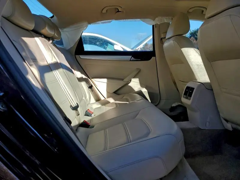 2013 VOLKSWAGEN PASSAT SE  