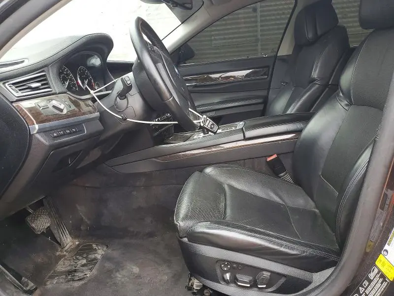 2011 BMW 750 XI  