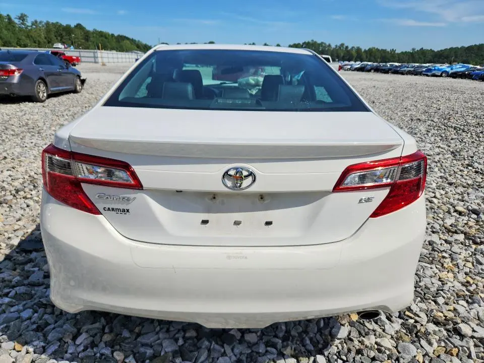 2014 TOYOTA CAMRY SE  