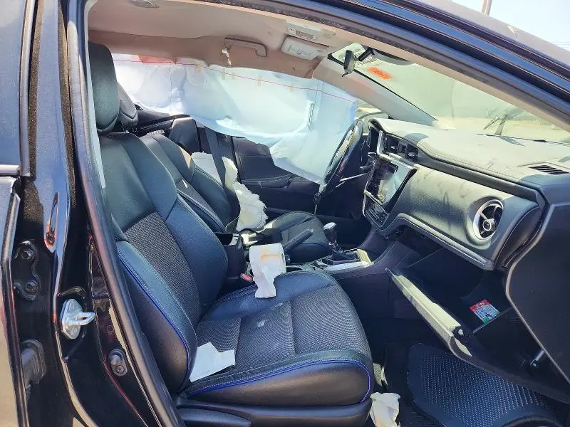 2019 TOYOTA COROLLA SE  