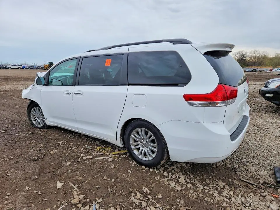 2013 TOYOTA SIENNA XLE 8-PASSENGER  