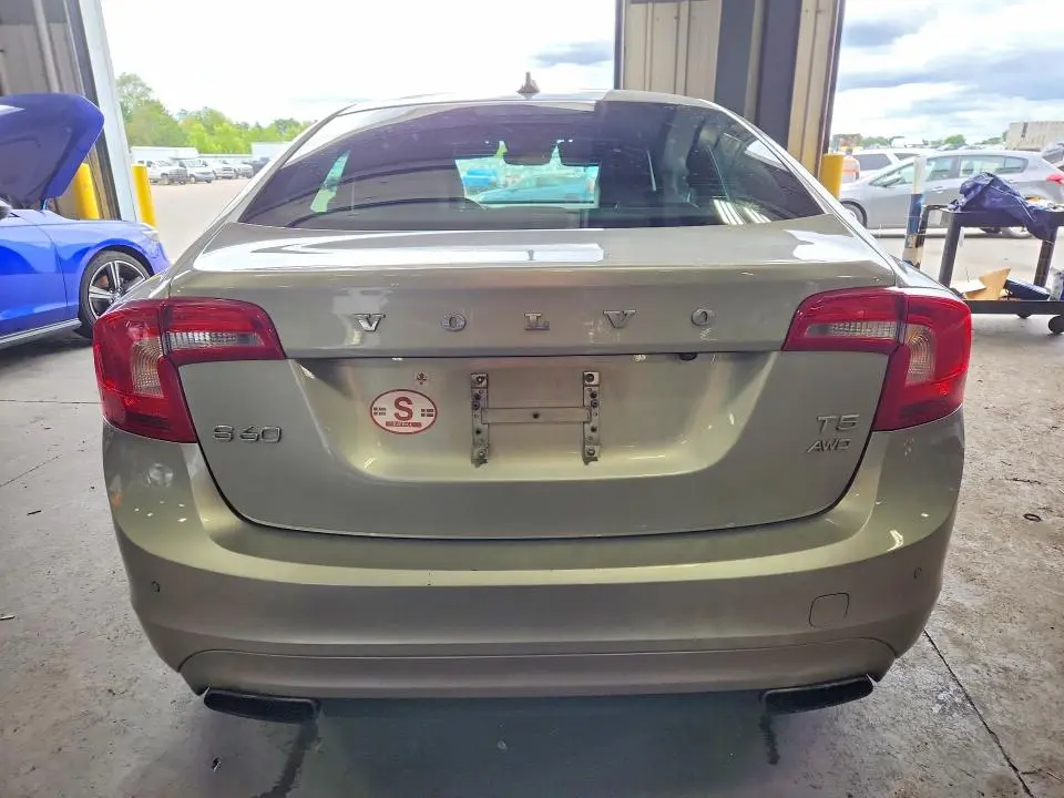 2015 VOLVO S60 PLATINUM  