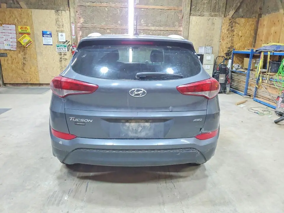 2017 HYUNDAI TUCSON SE  