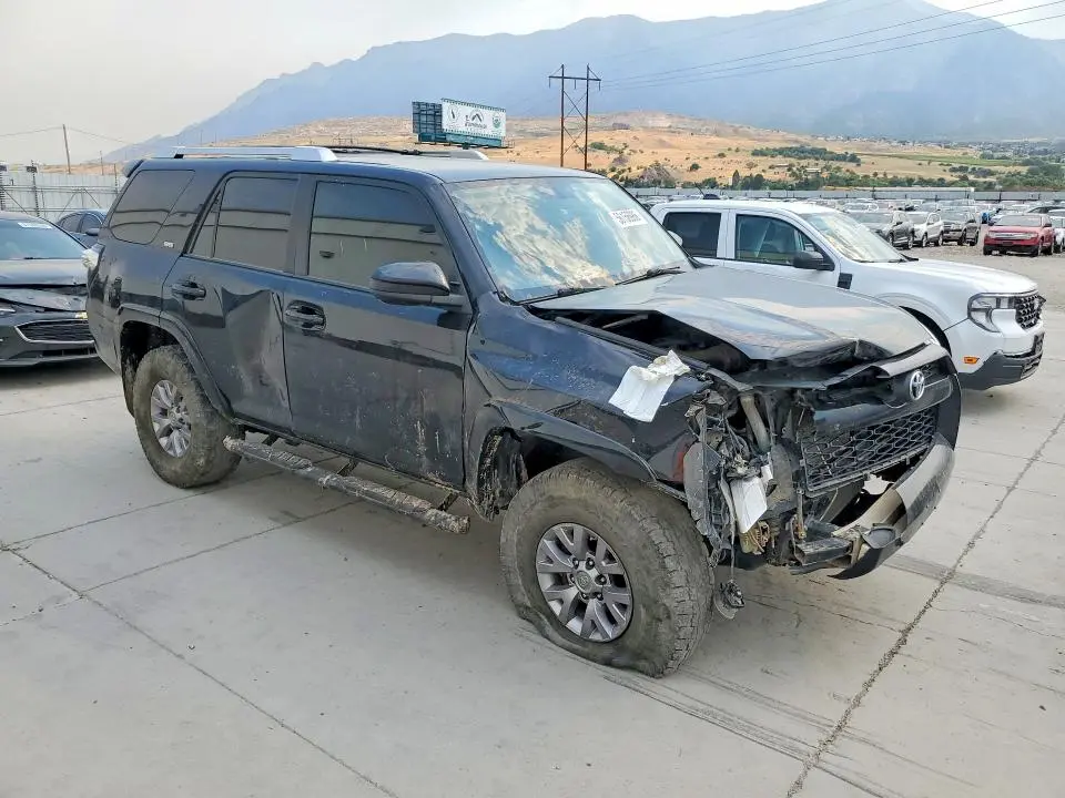 2016 TOYOTA 4RUNNER SR5  