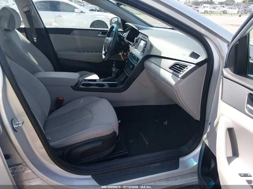 2017 HYUNDAI SONATA SE