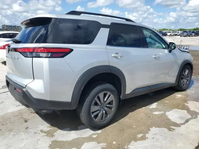 2025 NISSAN PATHFINDER SV  