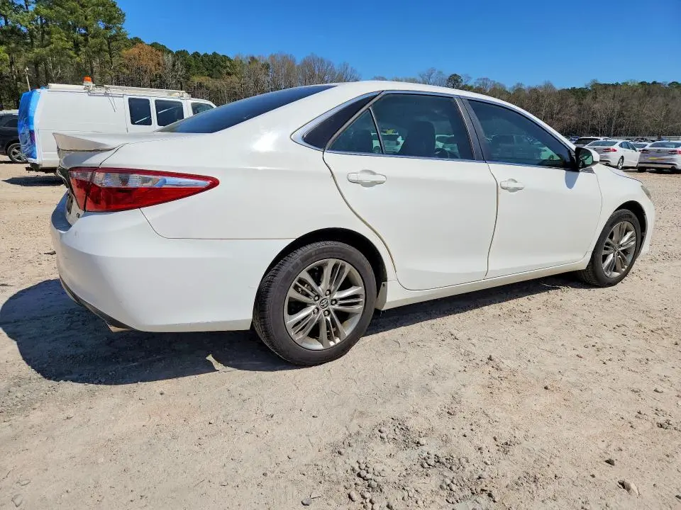2016 TOYOTA CAMRY SE  
