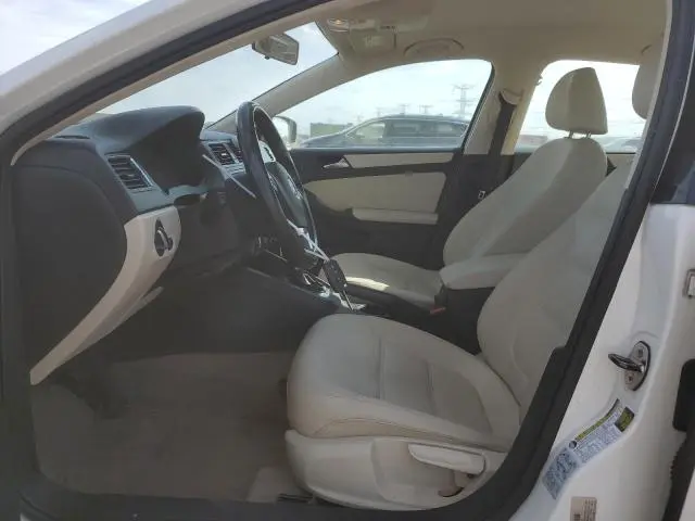 2011 VOLKSWAGEN JETTA SE  