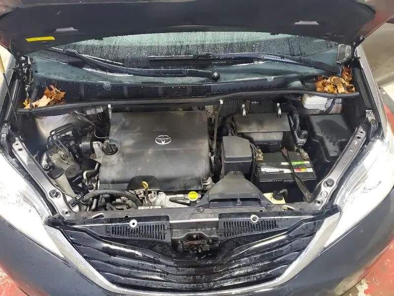 2014 TOYOTA SIENNA LE 8-PASSENGER  