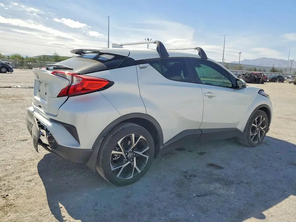 2021 TOYOTA C-HR XLE  