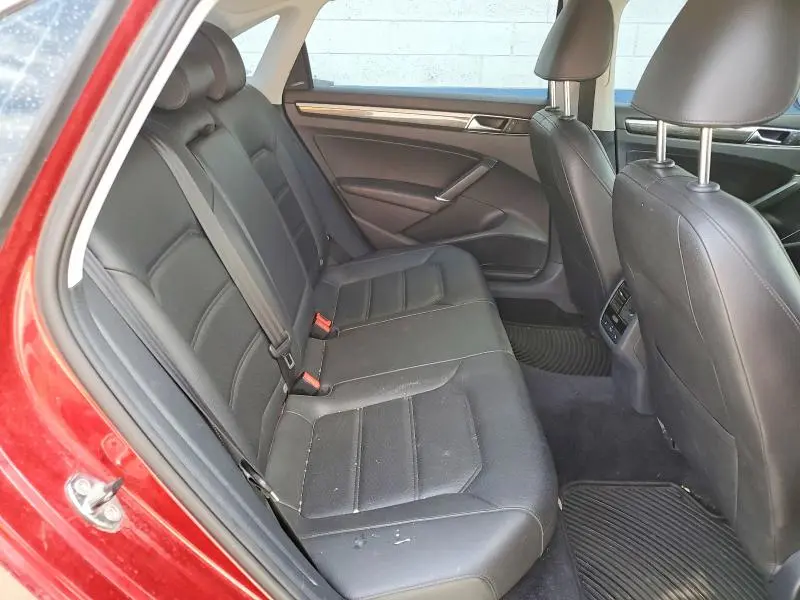 2017 VOLKSWAGEN PASSAT SE  