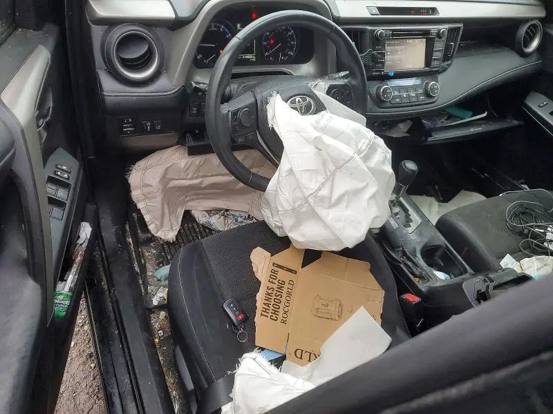 2017 TOYOTA RAV4 XLE  