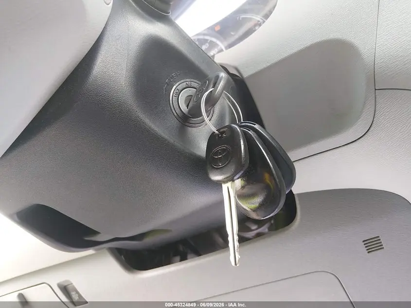 2011 TOYOTA SIENNA LE V6