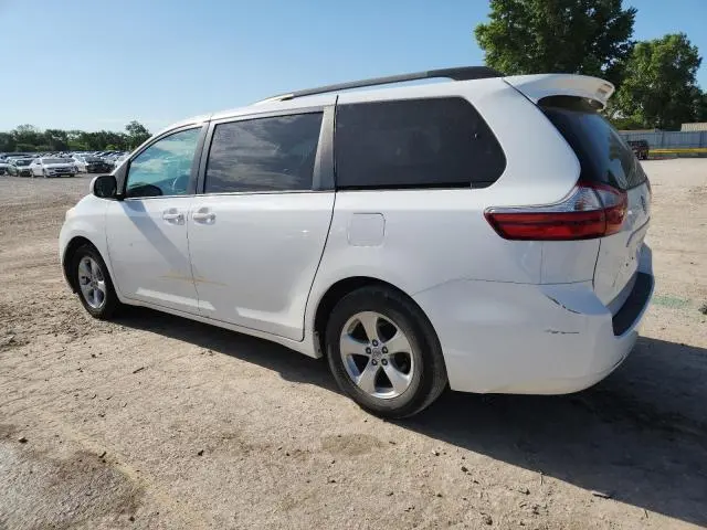 2017 TOYOTA SIENNA LE  