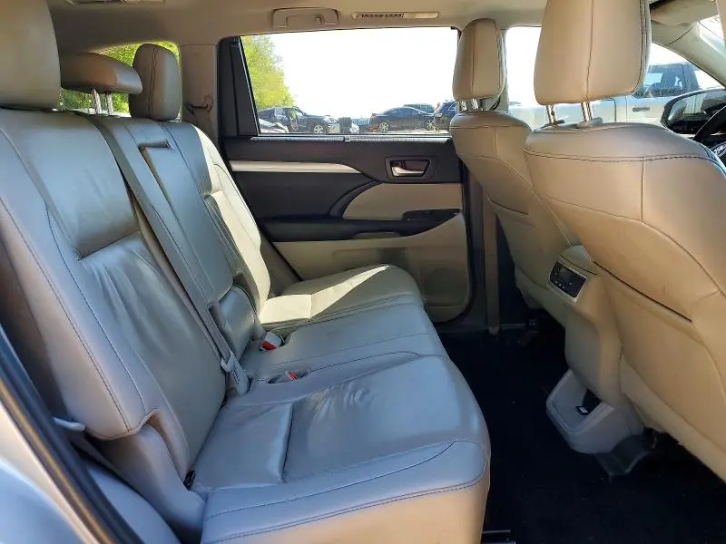 2019 TOYOTA HIGHLANDER XLE  