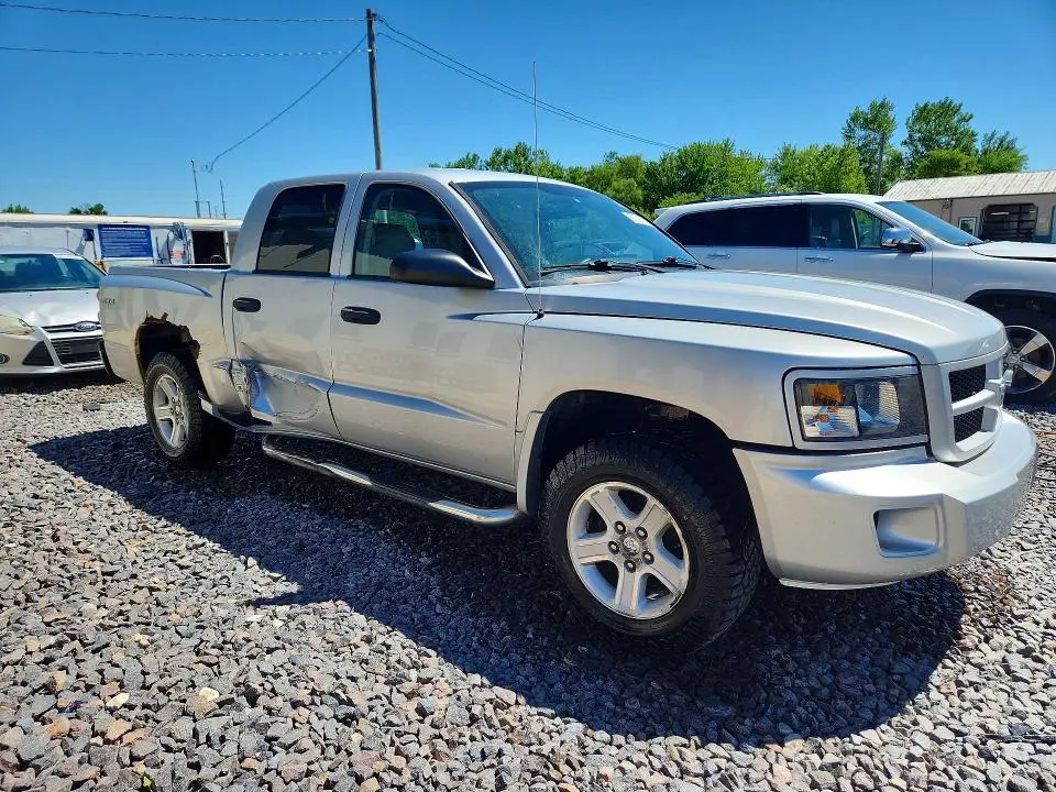 2010 DODGE DAKOTA SXT  