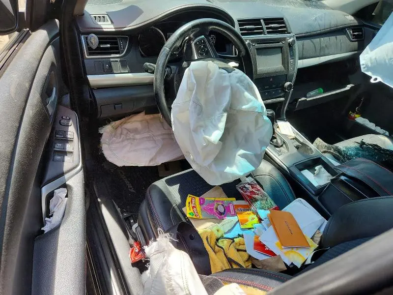 2015 TOYOTA CAMRY SE  