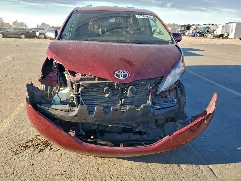 2015 TOYOTA SIENNA XLE  