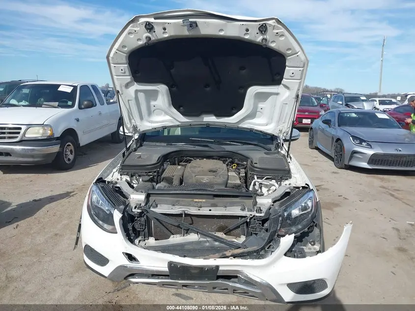 2016 MERCEDES-BENZ GLC 300  