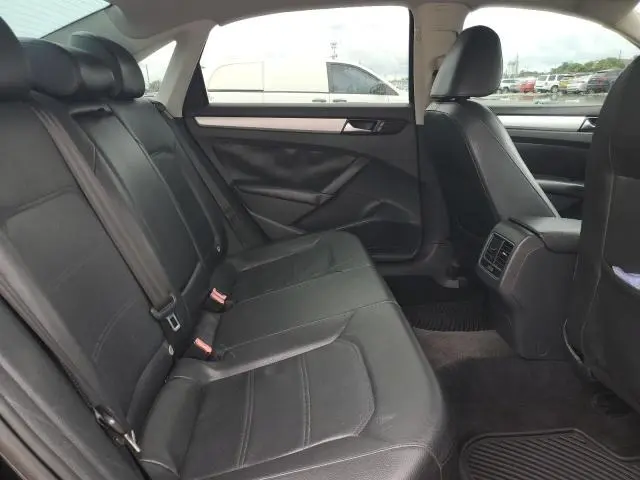 2013 VOLKSWAGEN PASSAT SE  