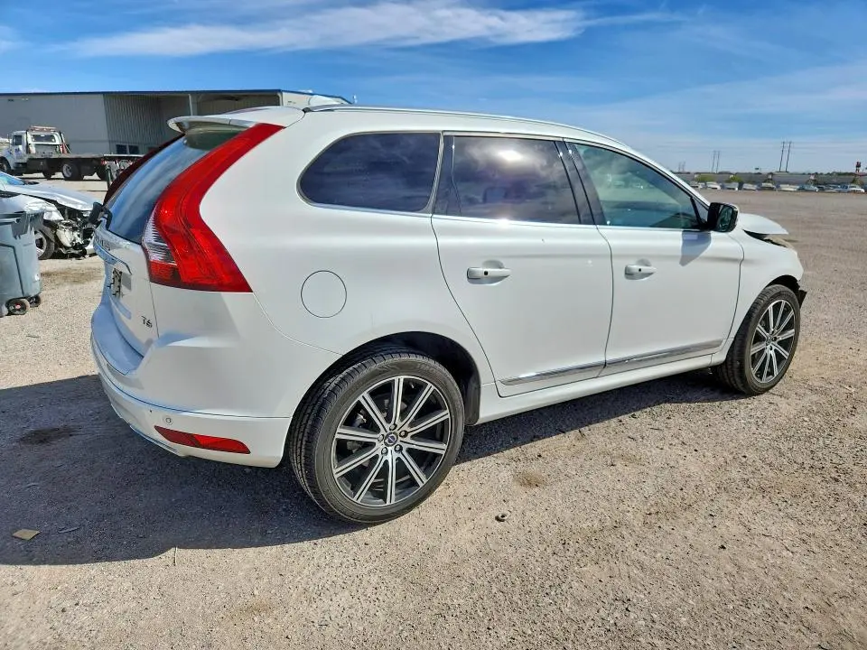 2015 VOLVO XC60 T6 PLATINUM  
