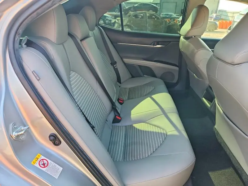 2018 TOYOTA CAMRY SE  