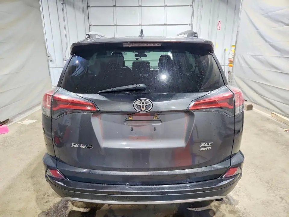 2018 TOYOTA RAV4 XLE  