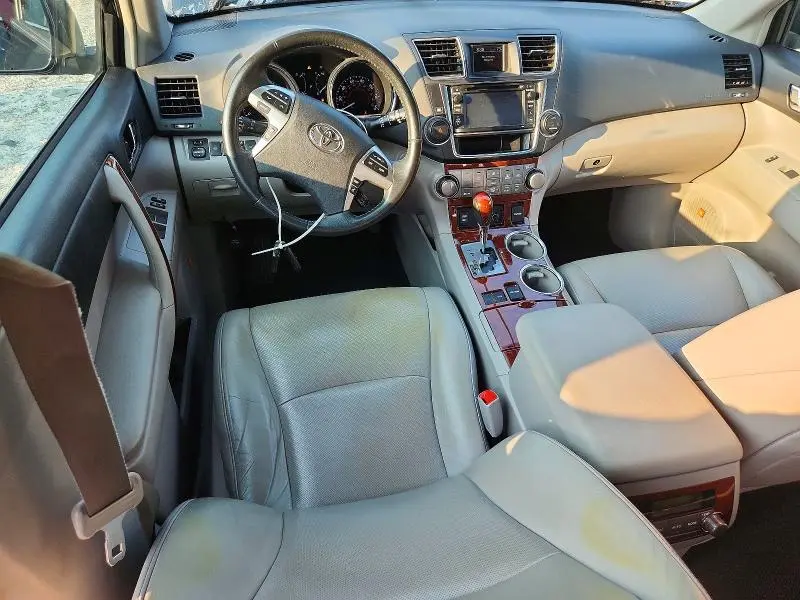 2013 TOYOTA HIGHLANDER LIMITED  