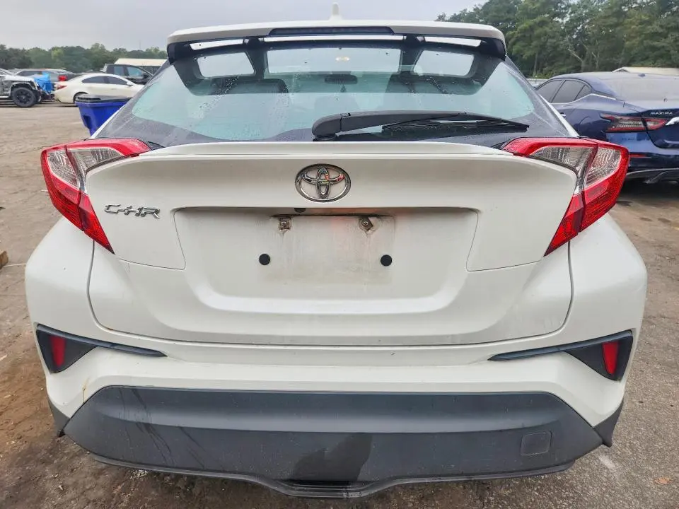 2020 TOYOTA C-HR XLE  
