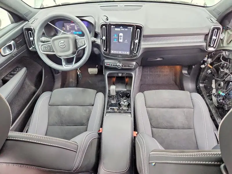 2022 VOLVO XC40 P8 RECHARGE ULTIMATE  