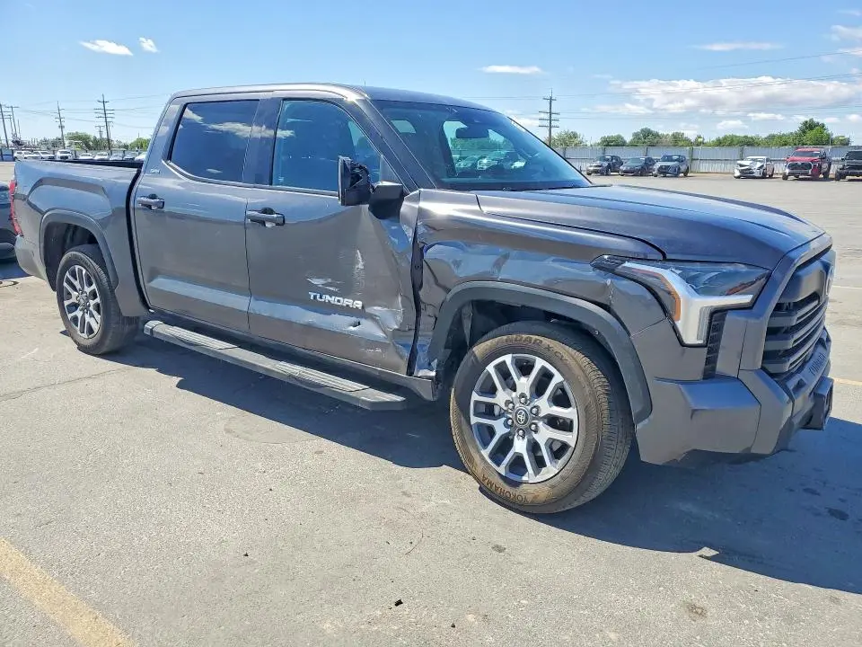 2023 TOYOTA TUNDRA SR5  