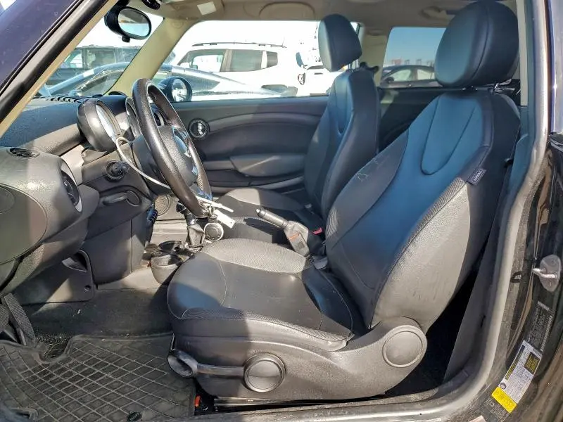 2011 MINI COOPER   